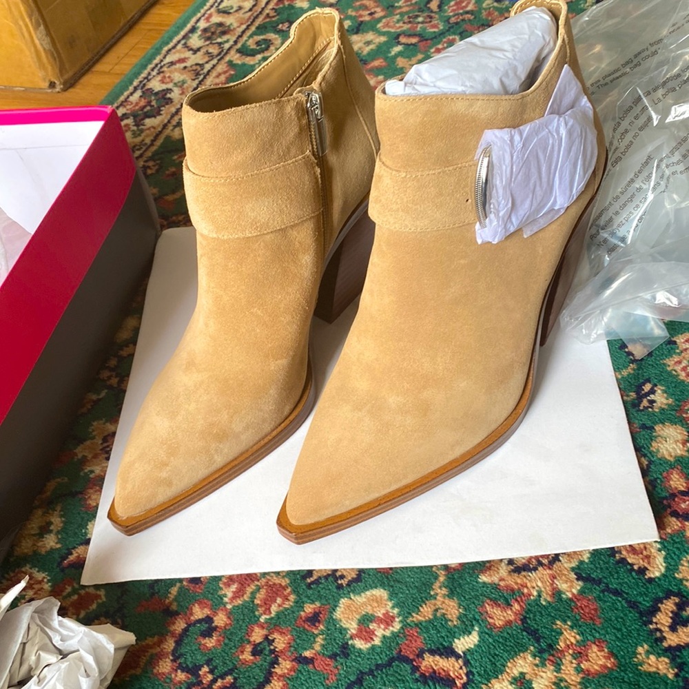 Vince camuto gidgey
